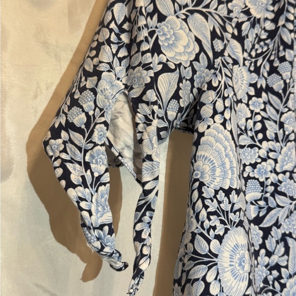 Talbots Petites Floral Top Pima Cotton Navy/Blue Short Sleeve Blouse - Size P - Picture 6 of 8